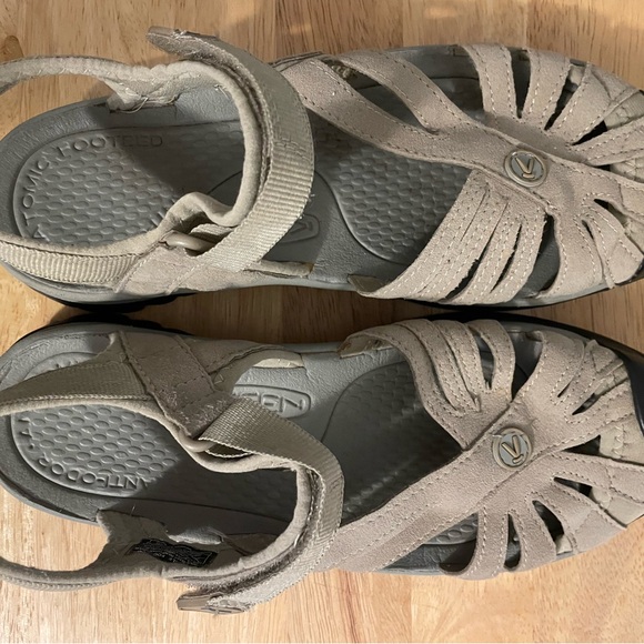 KEEN Rose Womens 8 Beige Suede Strappy Outdoors Hiking Sport Sandals Shoes - Picture 7 of 8